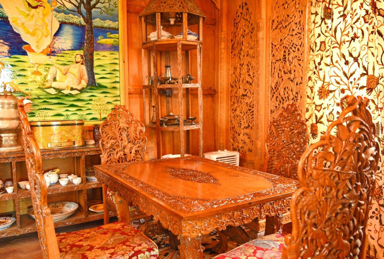 Hotel De Laila House Boat By Sterling à Srīnagar Extérieur photo