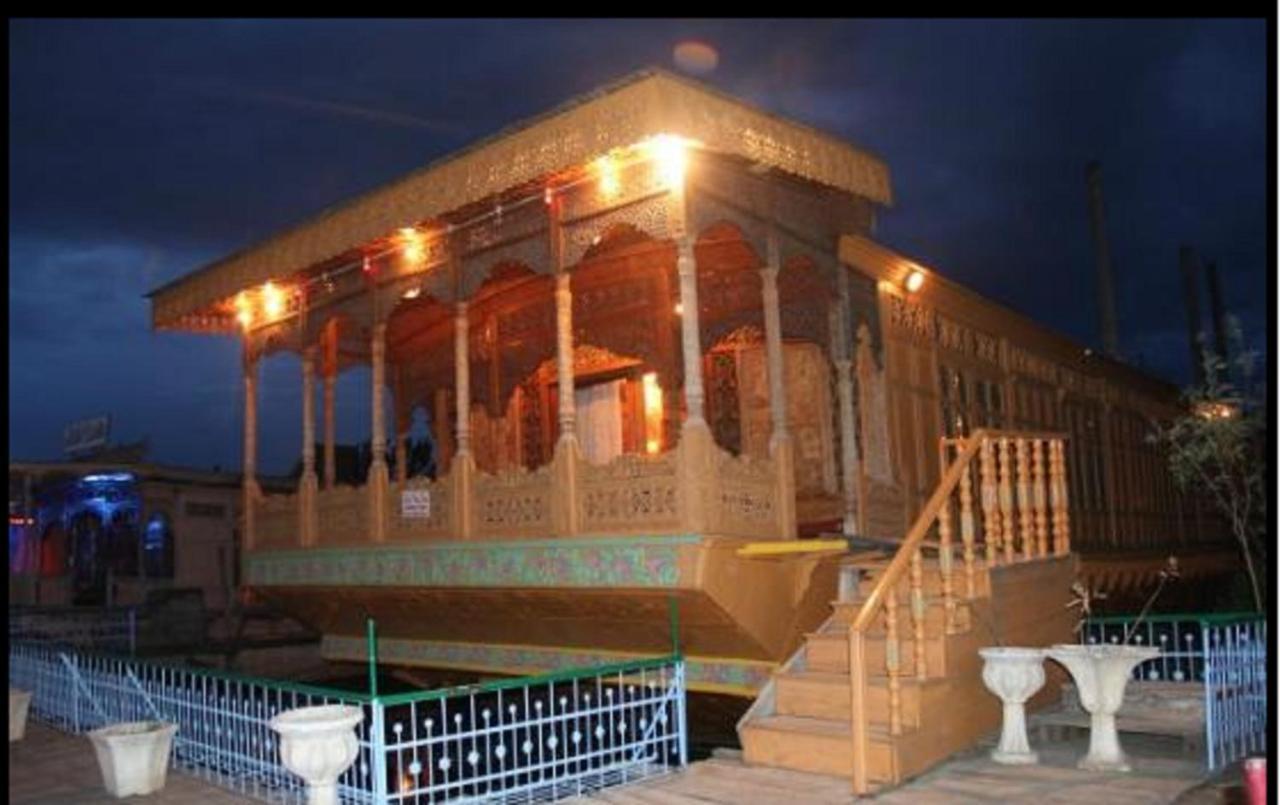 Hotel De Laila House Boat By Sterling à Srīnagar Extérieur photo