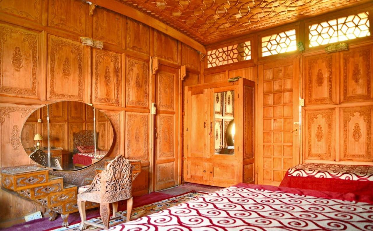 Hotel De Laila House Boat By Sterling à Srīnagar Extérieur photo
