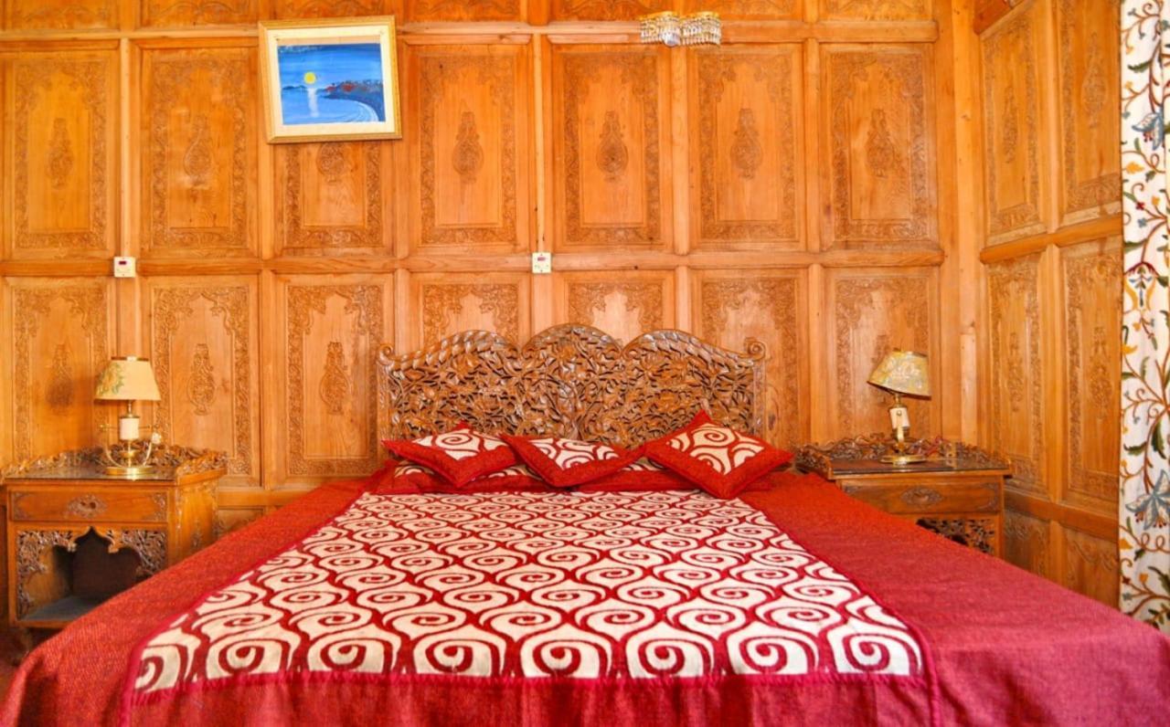 Hotel De Laila House Boat By Sterling à Srīnagar Extérieur photo