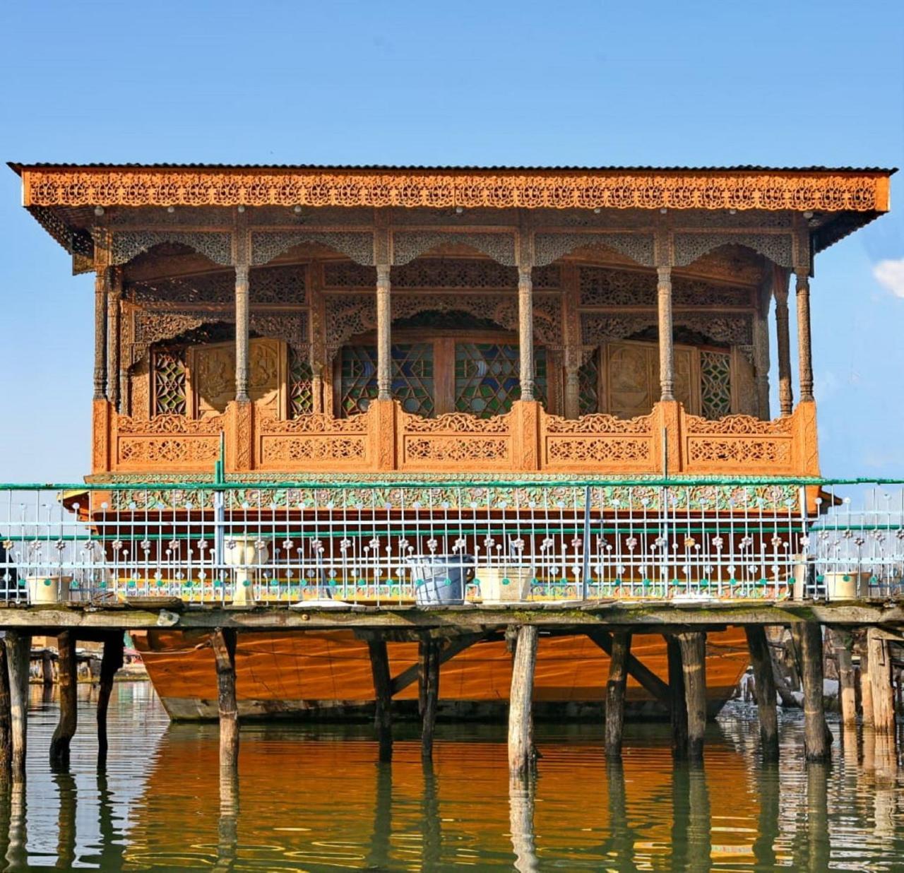 Hotel De Laila House Boat By Sterling à Srīnagar Extérieur photo
